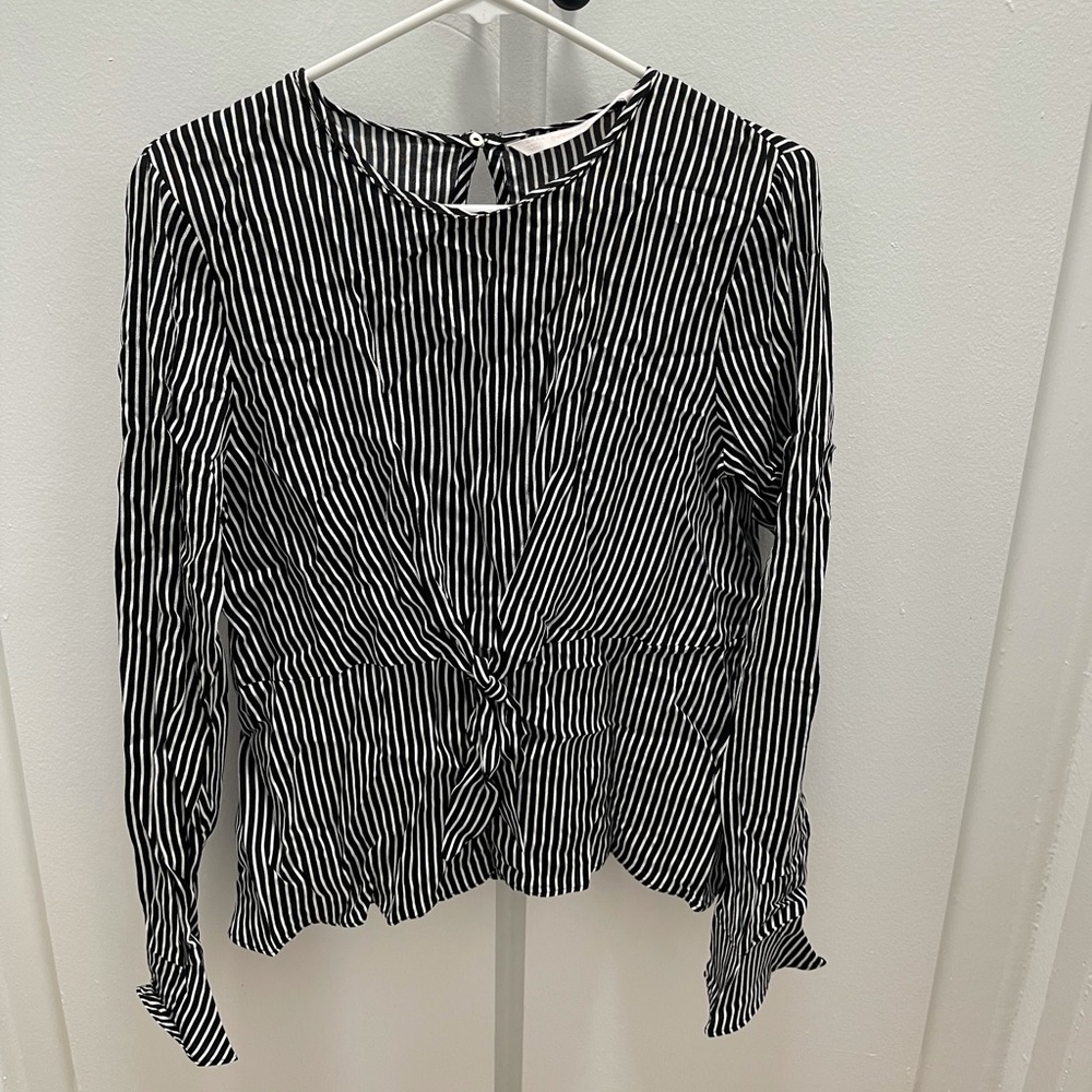 Sorry it’s wrinkled. Beautiful Zara blouse size L.